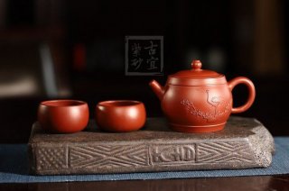 《松鶴延年》宜興紫砂壺民間藝人手工大紅袍 《松鶴延年》宜興紫砂壺民間藝人手工大紅袍