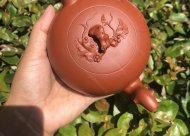 樹樁葡萄壺；朱泥380CC