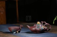 《圣桃》宜興高級工藝美術(shù)師手工紫砂壺圣桃泡茶壺茶具底槽青