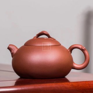 《桃情》紫砂壺宜興工藝美術(shù)師純手工清水泥泡茶壺 《桃情》紫砂壺宜興工藝美術(shù)師純手工清水泥泡茶壺