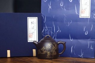 《秦權(quán)》 《秦權(quán)》