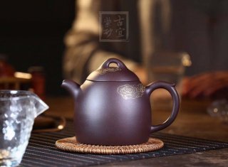 《祥云秦權(quán)》 《祥云秦權(quán)》