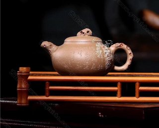 《米芾拜石》 《米芾拜石》