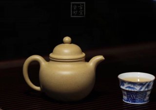 《掇球》宜興紫砂壺助理工藝美術師手工本山段泡茶壺禮品掇球 《掇球》宜興紫砂壺助理工藝美術師手工本山段泡茶壺禮品掇球