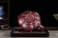 《圣桃》宜興高級工藝美術(shù)師手工紫砂壺圣桃泡茶壺茶具底槽青