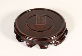 《紅木質根雕底座》 《紅木質根雕底座》