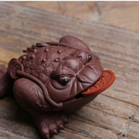 《招財金蟾》宜興紫砂壺手工紫泥紫砂壺茶具 《招財金蟾》宜興紫砂壺手工紫泥紫砂壺茶具