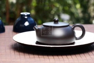 《小圓珠》宜興工藝美術(shù)師全手工黑朱泥圓珠紫砂壺茶具 《小圓珠》宜興工藝美術(shù)師全手工黑朱泥圓珠紫砂壺茶具