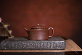 《玉龍禪鐘》宜興紫砂壺茶壺助理工藝美術(shù)師手工紫泥 《玉龍禪鐘》宜興紫砂壺茶壺助理工藝美術(shù)師手工紫泥