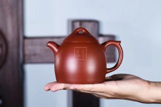 《秦權(quán)》宜興紫砂壺全手工茶壺老師大紅袍秦權(quán) 《秦權(quán)》宜興紫砂壺全手工茶壺老師大紅袍秦權(quán)