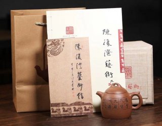 《秦權》宜興降坡泥紫砂壺中國工藝美術大師全手工秦權茶壺 《秦權》宜興降坡泥紫砂壺中國工藝美術大師全手工秦權茶壺