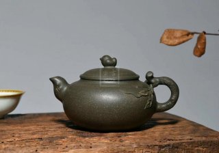 《鳥語花香》宜興紫砂壺高級工藝美術(shù)師手工蟹殼青段泥泡茶壺茶具 《鳥語花香》宜興紫砂壺高級工藝美術(shù)師手工蟹殼青段泥泡茶壺茶具